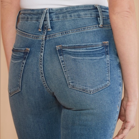 Good American Good Legs Crop Jean - Picture 8 of 10